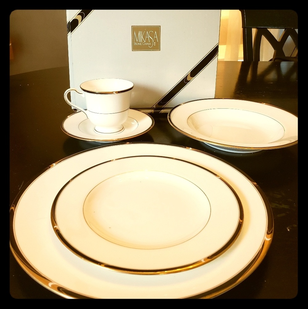 Mikasa 5 piece  set of 12